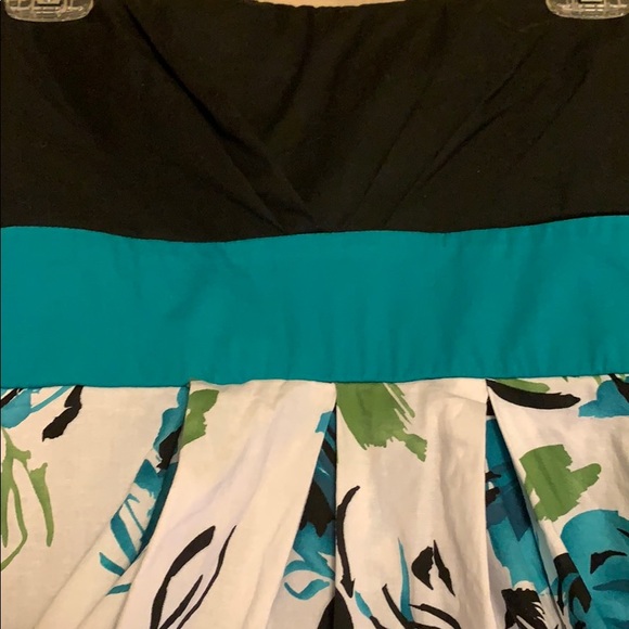 Trixxi dress - Picture 6 of 8